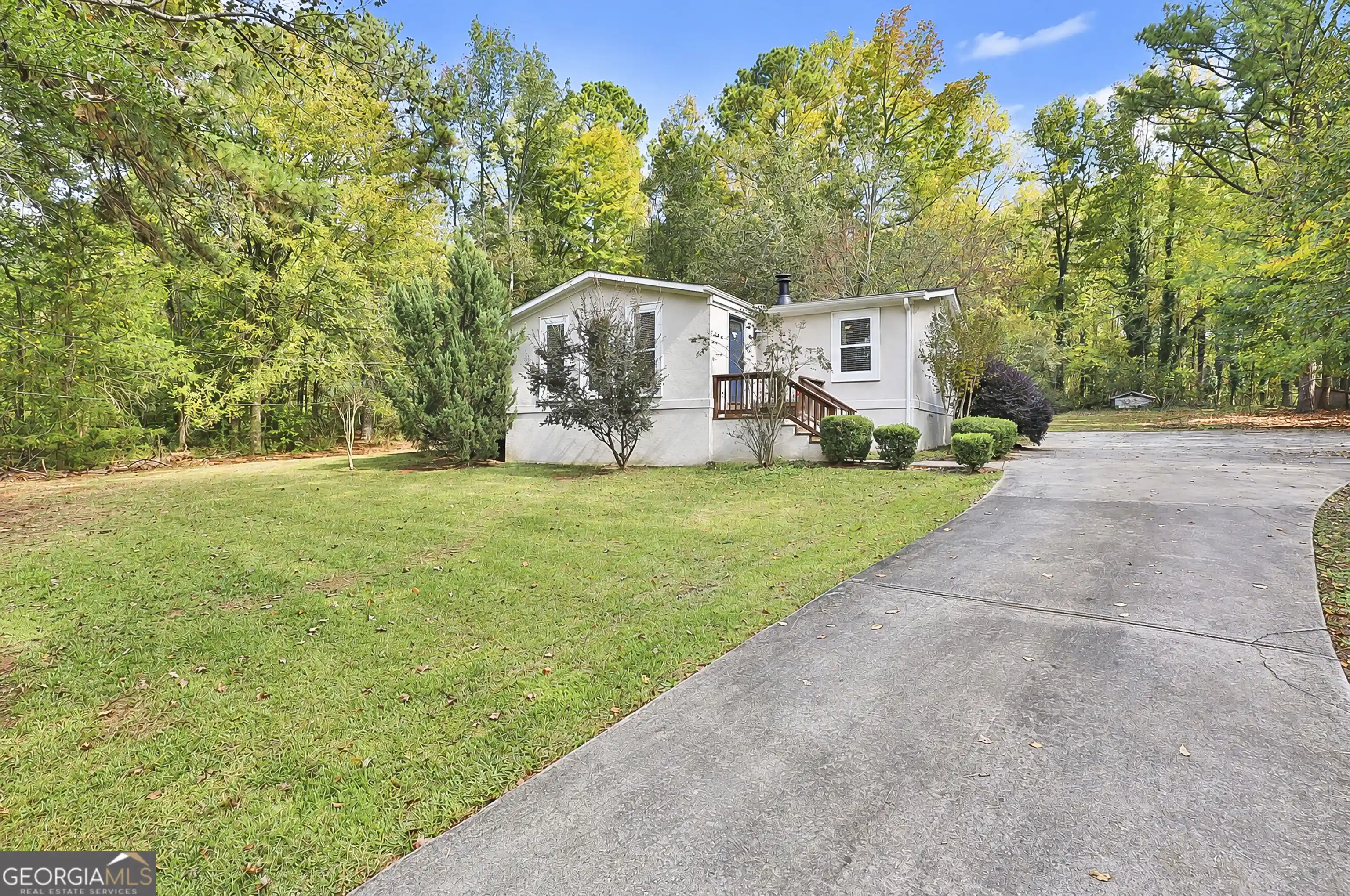 Single family home for sale at 41 Peachtree Lake Dr, Sharpsburg, GA 30277 | MLS# 10882125