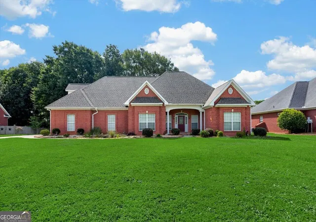 Photo 1 of Sale Pending at 214 Knob Hill Dr, Warner Robins, GA 31088 | MLS# 10726140 | Listing updated on 2026-08-24