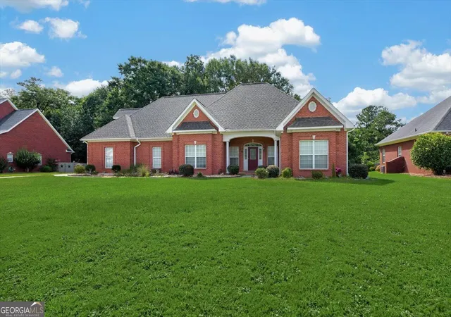 Photo 2 of Sale Pending at 214 Knob Hill Dr, Warner Robins, GA 31088 | MLS# 10726140 | Listing updated on 2026-08-24