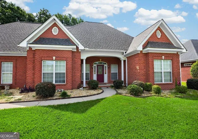 Photo 2 of Sale Pending at 214 Knob Hill Dr, Warner Robins, GA 31088 | MLS# 10726140 | Listing updated on 2026-08-24