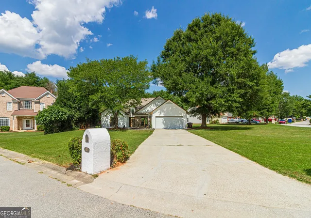 Photo 3 of Single family home for sale at 100 Winslow Ct, Mcdonough, GA 30253 | MLS# 10801615 | Listing updated on 2026-09-09