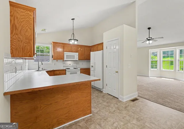 5th image of 18 Broadlands Dr, White, GA 30184 | MLS# 10814493