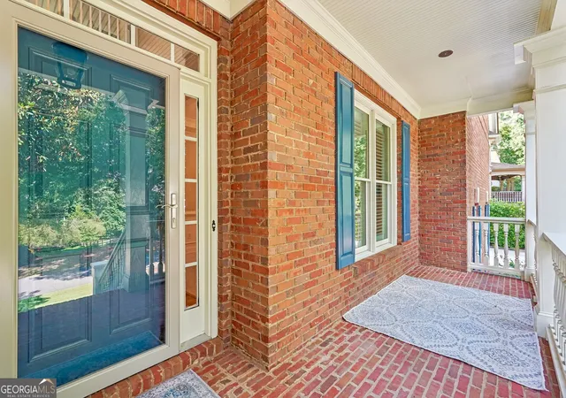 2nd image of 42 Lakecrest Cir, Suwanee, GA 30024 | MLS# 10803832
