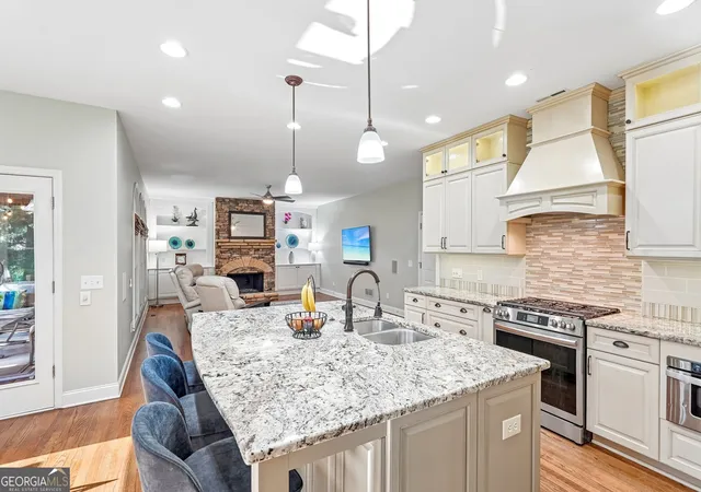 5th image of 42 Lakecrest Cir, Suwanee, GA 30024 | MLS# 10803832