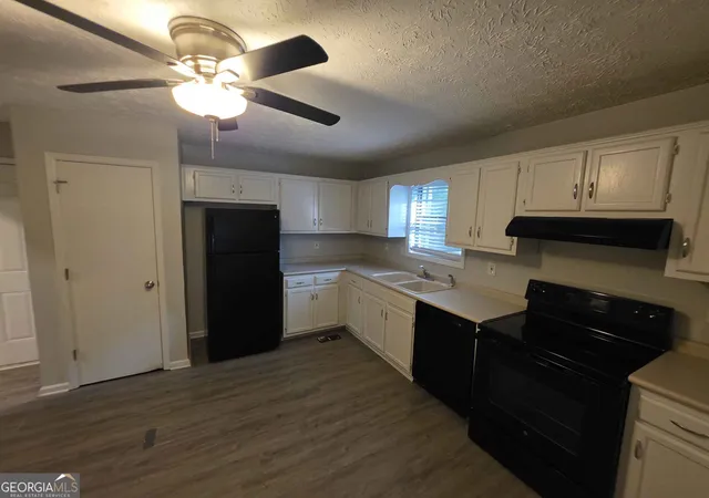 Photo 4 of Single family home for sale at 4154 N Knotty Oak Trl, Douglasville, GA 30135 | MLS# 10821344 | Listing updated on 2026-09-29