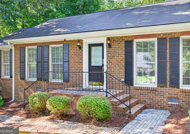 Photo 2 of Single family home for sale at 3705 Arrowhead Pl, Gainesville, GA 30506 | MLS# 10787946 | Listing updated on 2026-08-31