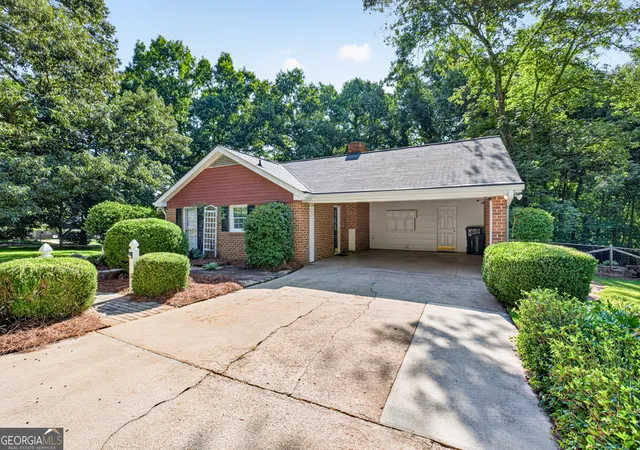 Photo 3 of Single family home for sale at 3705 Arrowhead Pl, Gainesville, GA 30506 | MLS# 10787946 | Listing updated on 2026-08-31