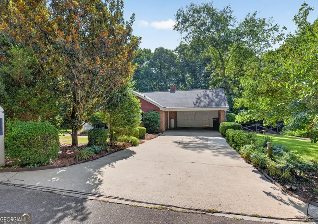 Photo 4 of Single family home for sale at 3705 Arrowhead Pl, Gainesville, GA 30506 | MLS# 10787946 | Listing updated on 2026-08-31