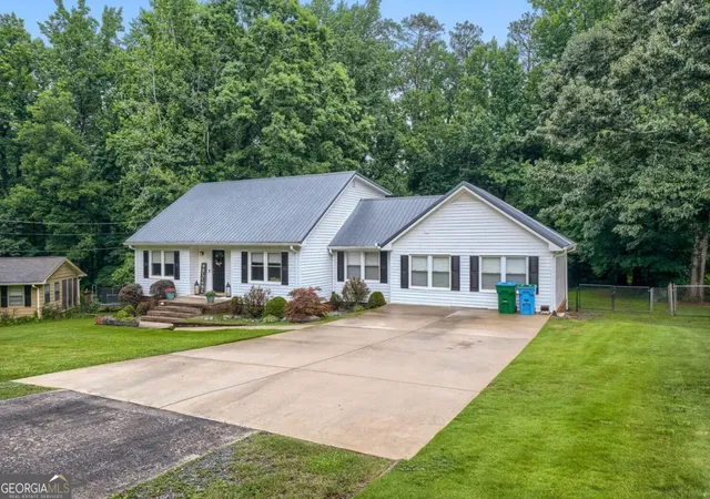 2nd image of 5042 Stephens Dr Sw, Lilburn, GA 30047 | MLS# 10787537