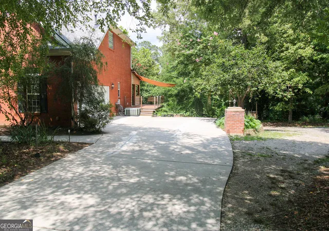 3rd image of 12216 Edgewater Dr, Hampton, GA 30228 | MLS# 10795195