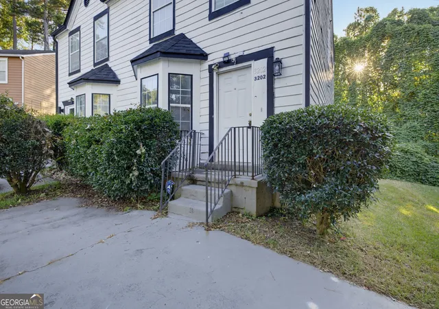 Photo 3 of Townhouse for sale at 3202 Kingswood Pl, Decatur, GA 30034 | MLS# 10829467 | Listing updated on 2026-09-07