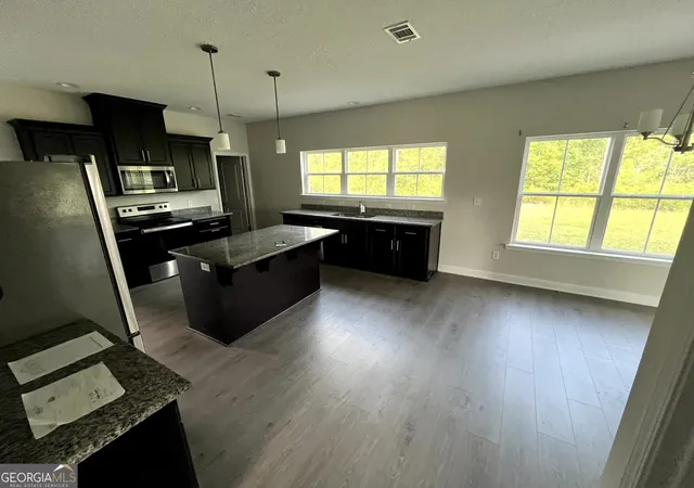 Photo 3 of Single family home for sale at 284 Thorp Cir, Hinesville, GA 31313 | MLS# 10824444 | Listing updated on 2026-08-26