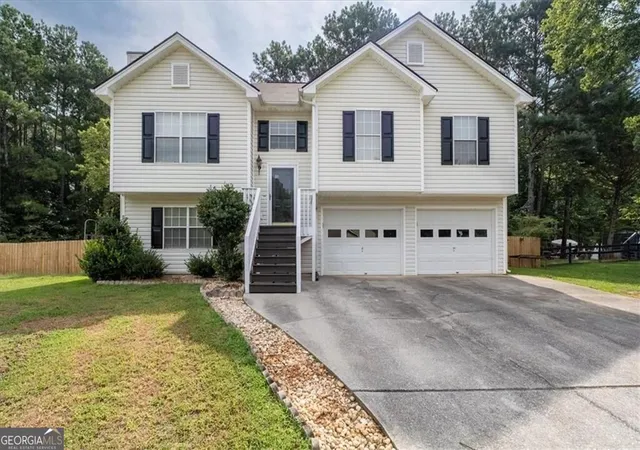 Photo 3 of Sale Pending at 45 Glenmore Dr, Kingston, GA 30145 | MLS# 10836382 | Listing updated on 2026-09-09