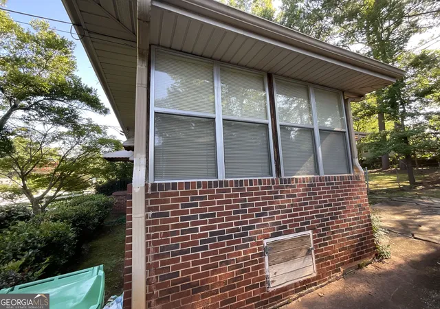 Photo 3 of Single family home for sale at 2086 Se Edgemore Dr, Atlanta, GA 30316 | MLS# 10828344 | Listing updated on 2026-10-17