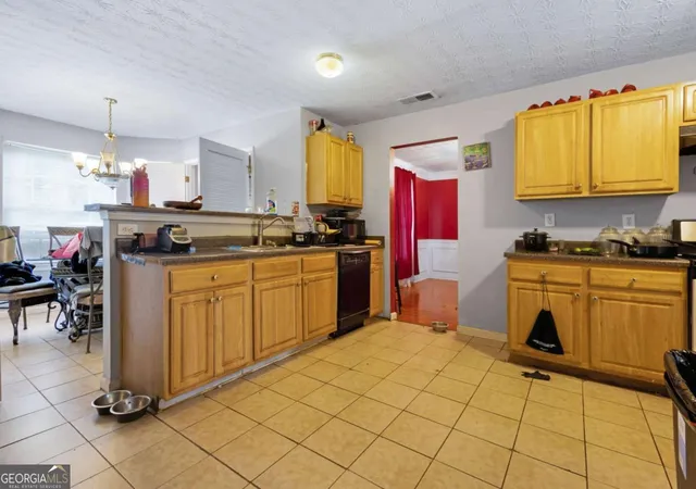 Photo 4 of Sale Pending at 547 Zoie Ln, Palmetto, GA 30268 | MLS# 10823554 | Listing updated on 2026-10-01