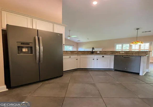 3rd image of 420 Starfire Ct, Suwanee, GA 30024 | MLS# 10797079