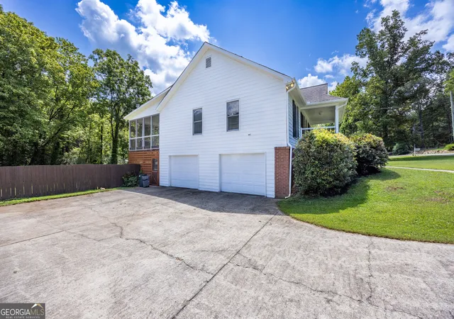 Photo 3 of Single family home for sale at 31 Mcwhorter St, Jasper, GA 30143 | MLS# 10824675 | Listing updated on 2026-09-21