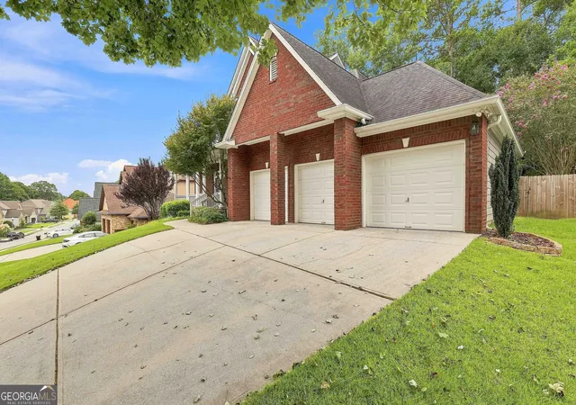 Photo 3 of Single family home for sale at 247 Highwoods Pkwy, Newnan, GA 30265 | MLS# 10825176 | Listing updated on 2026-10-16