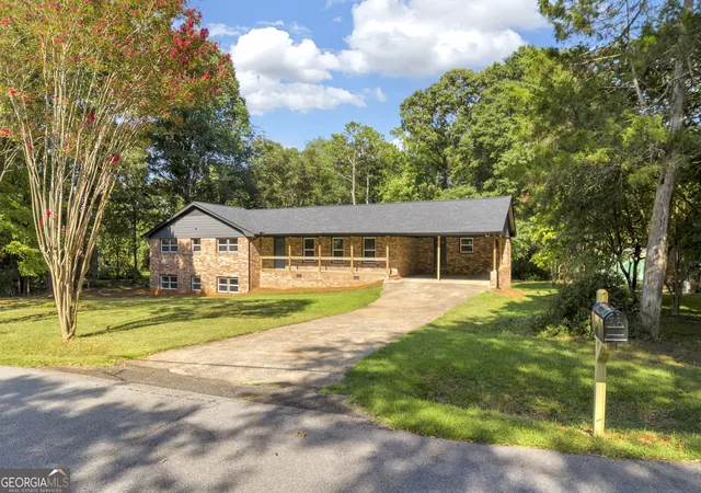 Photo 2 of Single family home for sale at 140 Benjamin Dr, Athens, GA 30606 | MLS# 10830668 | Listing updated on 2026-09-04