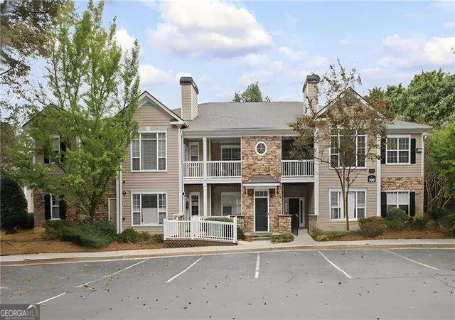 Condo for sale at 2400 Cumberland Pkwy SE, Atlanta, GA 30339 | MLS# 10872584