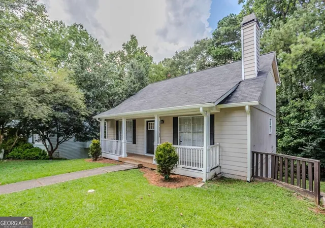 Photo 3 of Sale Pending at 3822 Conley Downs Ln, Decatur, GA 30034 | MLS# 10740021 | Listing updated on 2026-08-17