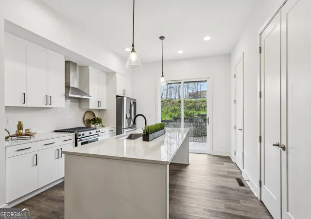 Photo 3 of Townhouse for sale at 1261 Chelsea Cir Nw, Atlanta, GA 30318 | MLS# 10708595 | Listing updated on 2026-10-21