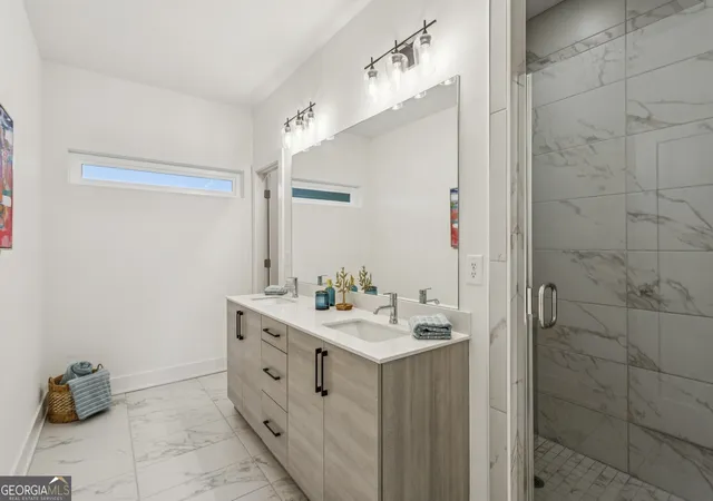 Photo 4 of Townhouse for sale at 1261 Chelsea Cir NW, Atlanta, GA 30318 | MLS# 10708595 | Listing updated on 2026-10-24