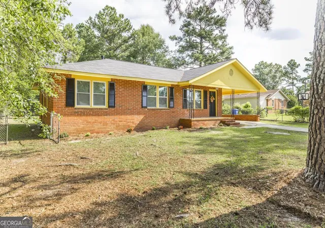 2nd image of 701 Magnolia Dr, Dublin, GA 31021 | MLS# 10798481