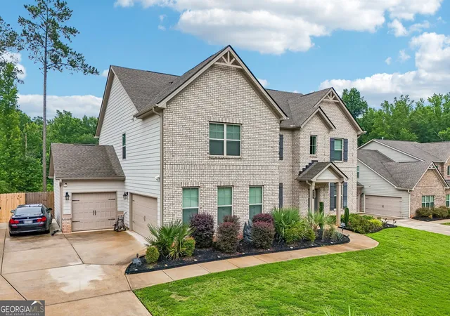 Photo 3 of Single family home for sale at 415 Traditions Ln, Hampton, GA 30228 | MLS# 10789254 | Listing updated on 2026-07-03