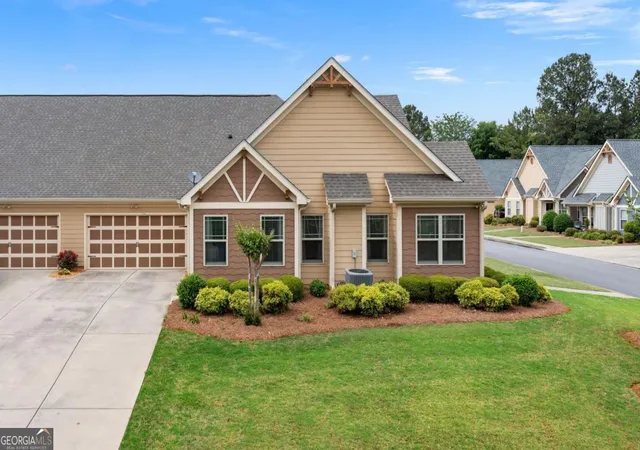 3rd image of 6 William Dr NE, White, GA 30184