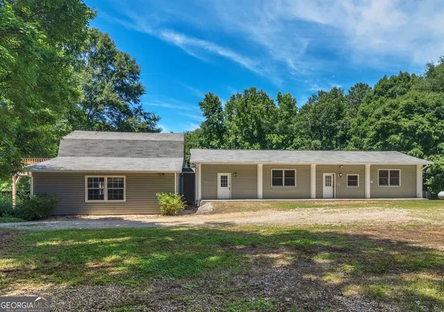 Photo 2 of Single family home for sale at 382 Indian Crk Rd, Locust Grove, GA 30248 | MLS# 10836625 | Listing updated on 2026-09-20