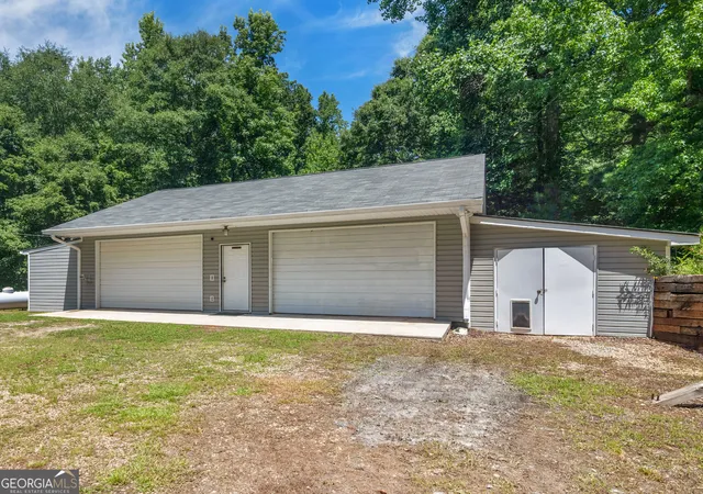 Photo 3 of Single family home for sale at 382 Indian Crk Rd, Locust Grove, GA 30248 | MLS# 10836625 | Listing updated on 2026-09-20