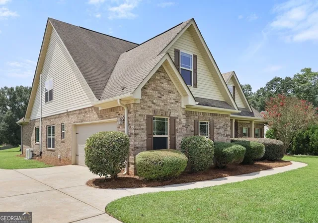 Photo 3 of Single family home for sale at 124 Magnolia Farms Dr, Milner, GA 30257 | MLS# 10828207 | Listing updated on 2026-10-06