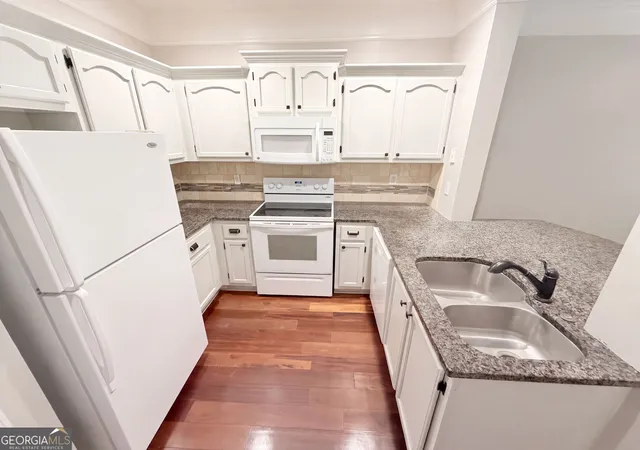 Photo 2 of Condo for sale at 2700 Pine Tree Rd Ne #3006, Atlanta, GA 30324 | MLS# 10694905 | Listing updated on 2026-08-31