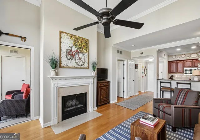Listing Photo 3 - Condo for sale in building located at 2512 River Grn Dr, Atlanta, GA 30327