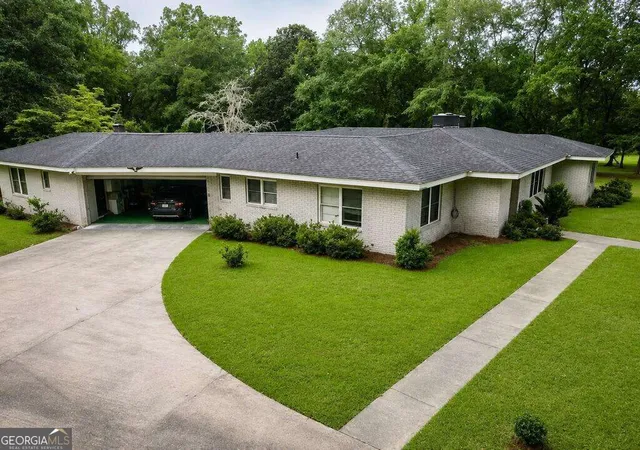 Photo 2 of Single family home for sale at 1002 Jackson St Ext, Vidalia, GA 30474 | MLS# 10836600 | Listing updated on 2026-09-14