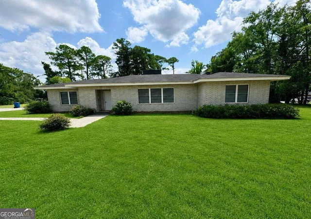 Photo 3 of Single family home for sale at 1002 Jackson St Ext, Vidalia, GA 30474 | MLS# 10836600 | Listing updated on 2026-09-14