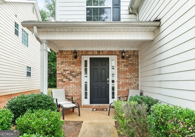 Photo 2 of Sale Pending at 33 Churchill Park Dr, Newnan, GA 30263 | MLS# 10593116 | Listing updated on 2025-11-07