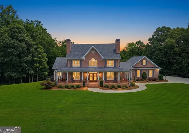 2nd image of 135 Amy Ln, Canton, GA 30115 | MLS# 10801738