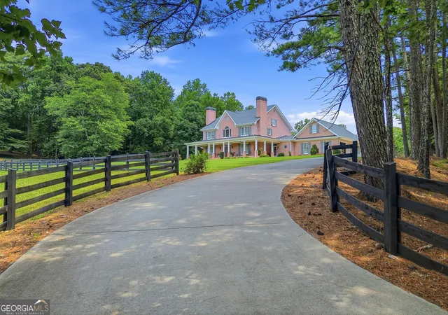 3rd image of 135 Amy Ln, Canton, GA 30115 | MLS# 10801738