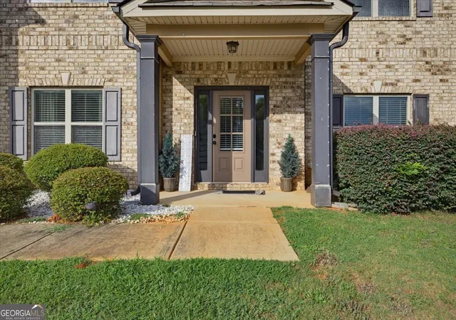2nd image of 10 Paladin Dr, Covington, GA 30016 | MLS# 10828043