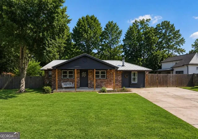 Photo 1 of Single family home for sale at 211 Brooke Dr, Alpharetta, GA 30009 | MLS# 10836609 | Listing updated on 2026-09-14