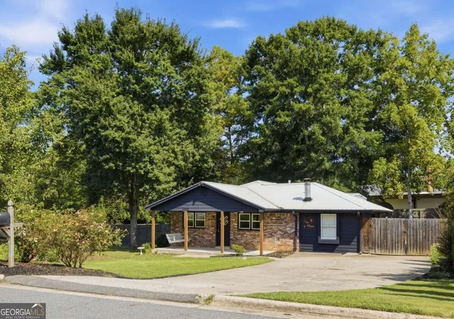 Photo 3 of Single family home for sale at 211 Brooke Dr, Alpharetta, GA 30009 | MLS# 10836609 | Listing updated on 2026-09-14