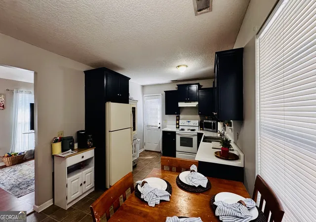 Photo 4 of Single family home for sale at 122 Pearson St, Reidsville, GA 30453 | MLS# 10829298 | Listing updated on 2026-09-03