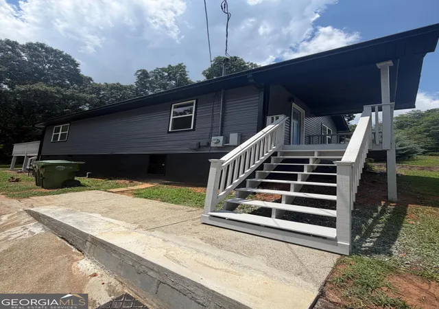 Photo 3 of Sale Pending at 1700 North Ave Nw, Atlanta, GA 30318 | MLS# 10830107 | Listing updated on 2026-09-30