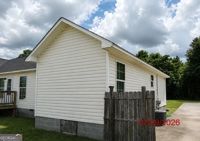 3rd image of 257 E Railroad St, Jeffersonville, GA 31044 | MLS# 10815218