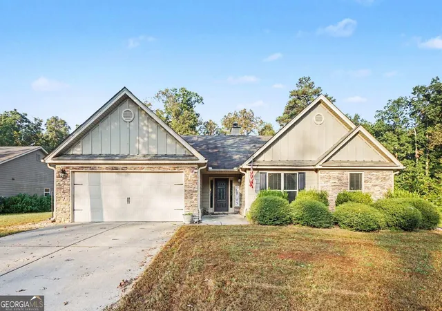 Single family home for sale at 140 Rolling Oaks Ln, Colbert, GA 30628 | MLS# 10872154