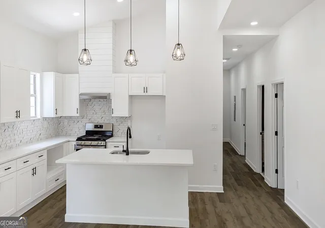 Photo 2 of Single family home for sale at 923 Smith St Sw, Atlanta, GA 30310 | MLS# 10822093 | Listing updated on 2026-08-22