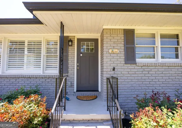 Photo 4 of Sale Pending at 45 Smyrna Powder Springs Rd SE, Marietta, GA 30060 | MLS# 10732167 | Listing updated on 2026-09-09