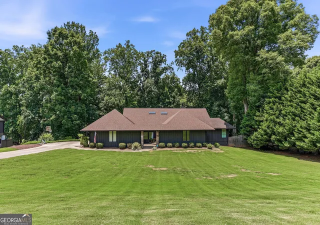 3rd image of 143 Woodlake Dr, Gainesville, GA 30506 | MLS# 10796856